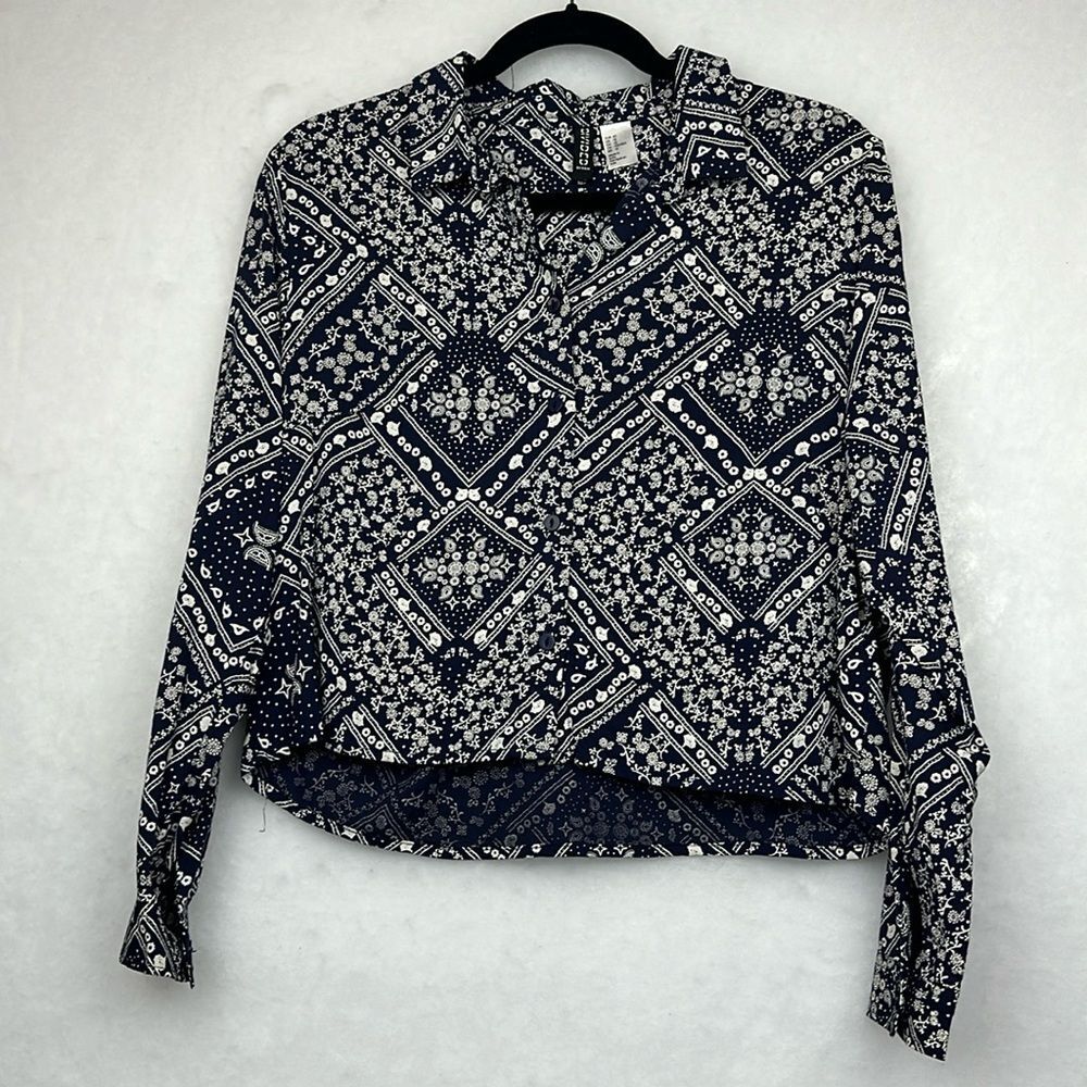 Womens h&m divided blue shirt with white floral and paisley print Sz 12